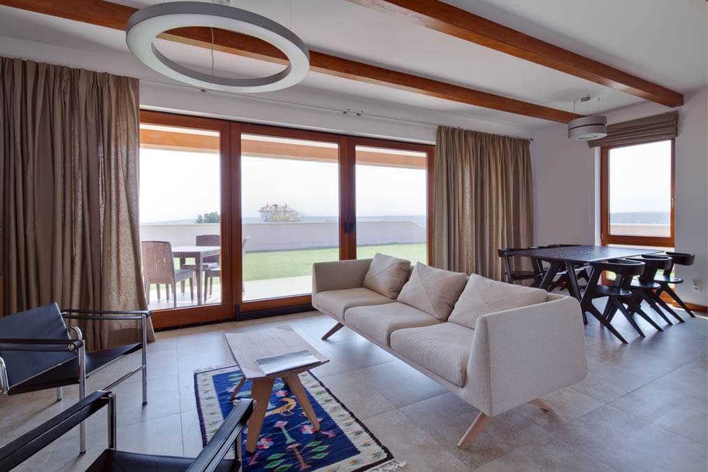 Apartament Negru de Drăgășani
